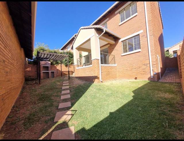 4 BEDROOM DUPLEX FOR SALE IN MOOIKLOOF RIDGE ESTATE